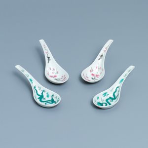 Two pairs of Chinese 'prunus and magpie' and 'dragon' spoons, one Daoguang mark and of the period — photo 1