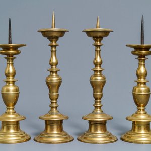 Two pairs of Dutch or Flemish bronze pricket candlesticks, 17th C. — photo 3