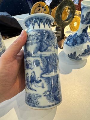 Two pairs of Japanese blue and white vases with figures in a landscape, Edo, 17th C. — 照片 14