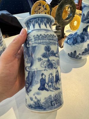 Two pairs of Japanese blue and white vases with figures in a landscape, Edo, 17th C. — 照片 15