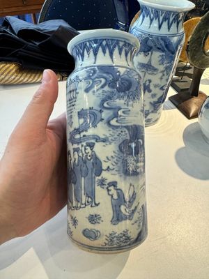 Two pairs of Japanese blue and white vases with figures in a landscape, Edo, 17th C. — 照片 20