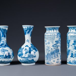 Two pairs of Japanese blue and white vases with figures in a landscape, Edo, 17th C. — 照片 1