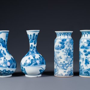 Two pairs of Japanese blue and white vases with figures in a landscape, Edo, 17th C. — 照片 3