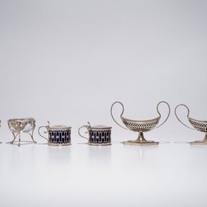 Two pairs of silver salvers and a pair of mustard jars, 19/20th C. — 照片 4