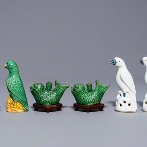 Two pairs of verte biscuit and blanc de Chine parrots and a pair of water droppers, Kangxi and later — 照片 4