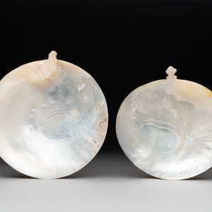Two Palestinian mother-of-pearl plaques depicting The Last Supper and The Annunciation, 19th C. — 照片 2