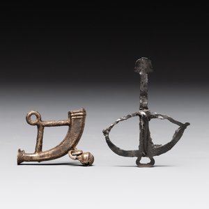 Two pewter-lead alloy pilgrim's badges, The Netherlands, 14/15th C. — photo 2