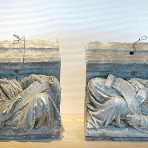 Two plaster casts of wall consoles, 19/20th C., Bruges — 照片 1