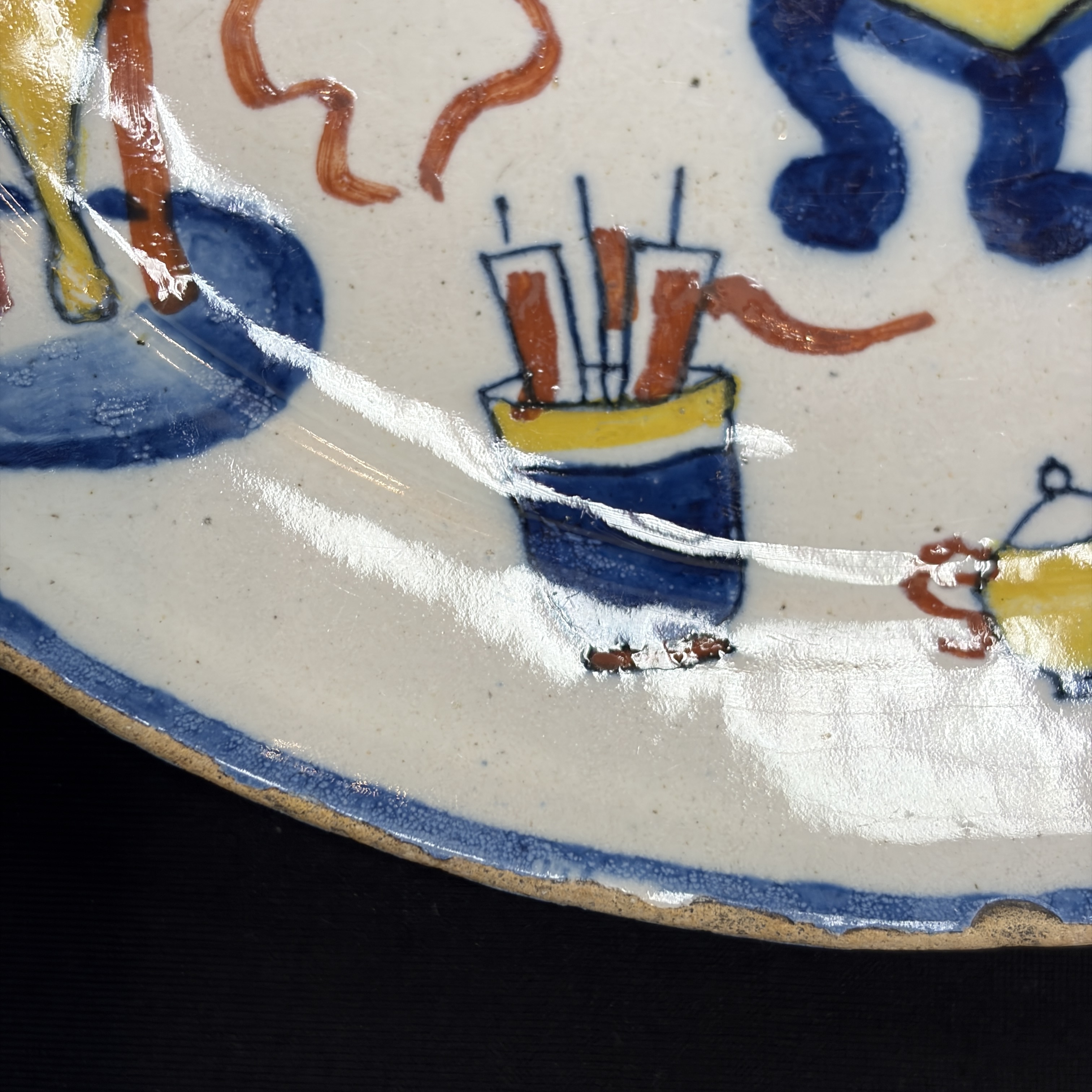     A pair of Dutch Delft blue and white and polychrome ‘Hundred Antiques’ plates — photo 21
