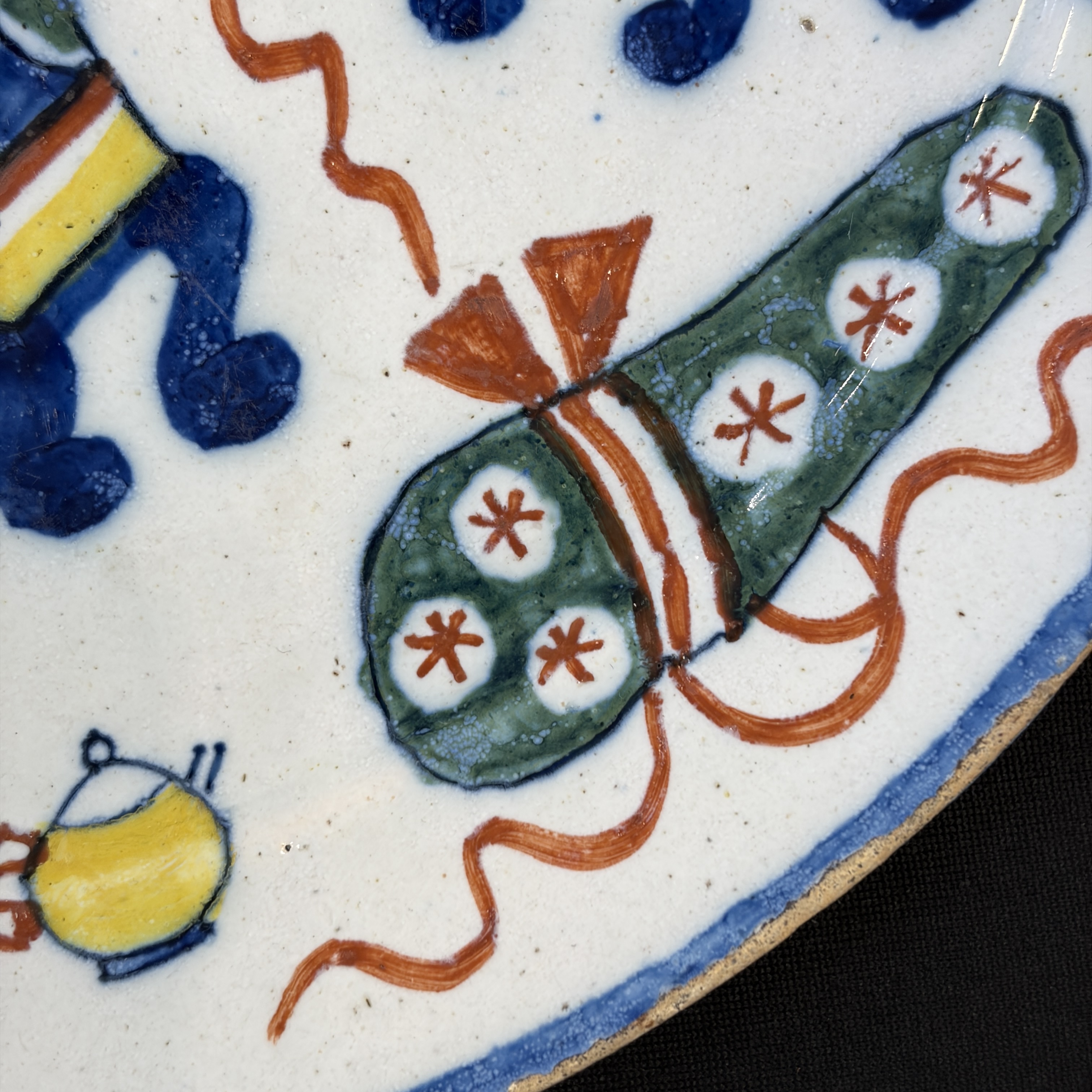     A pair of Dutch Delft blue and white and polychrome ‘Hundred Antiques’ plates — photo 22