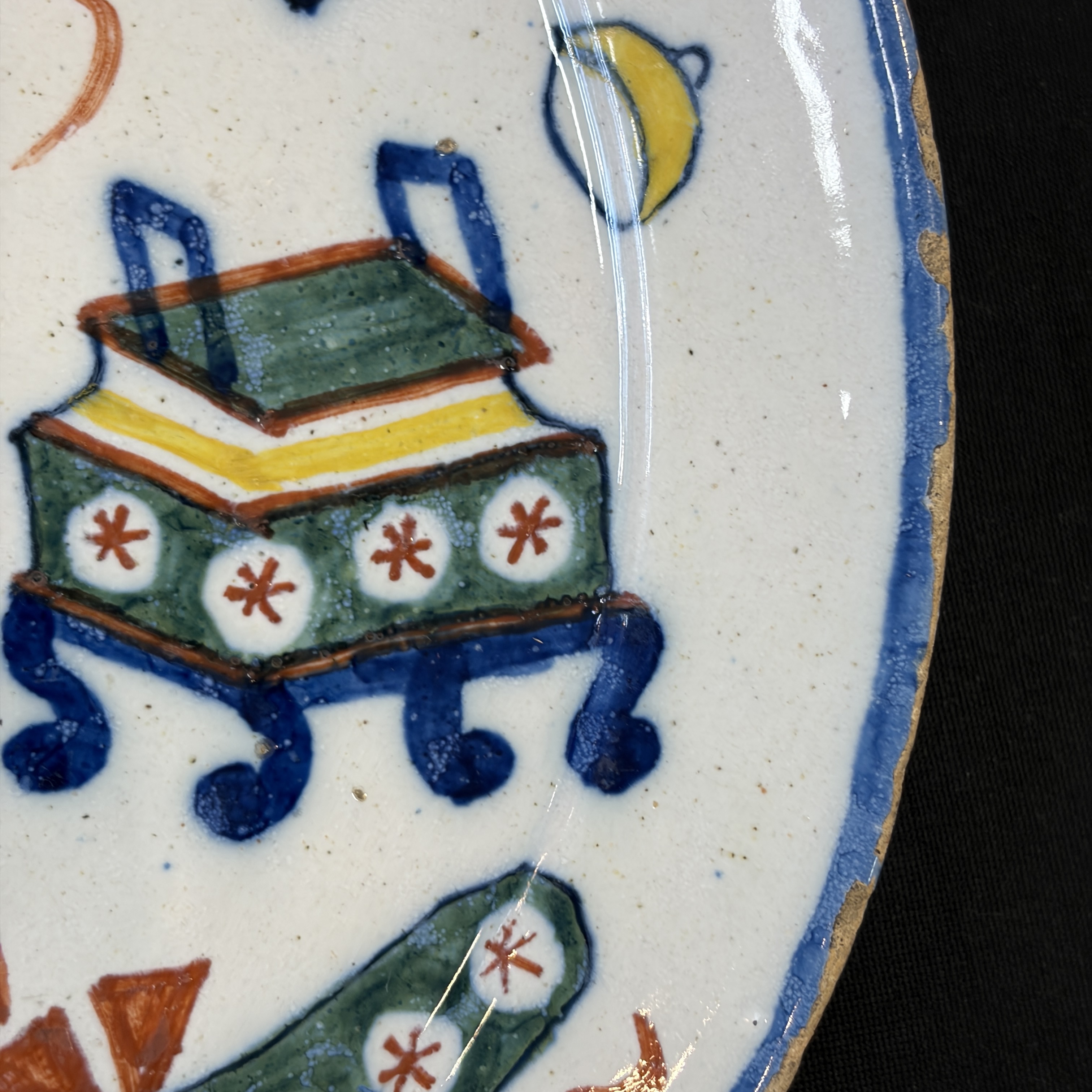     A pair of Dutch Delft blue and white and polychrome ‘Hundred Antiques’ plates — photo 23