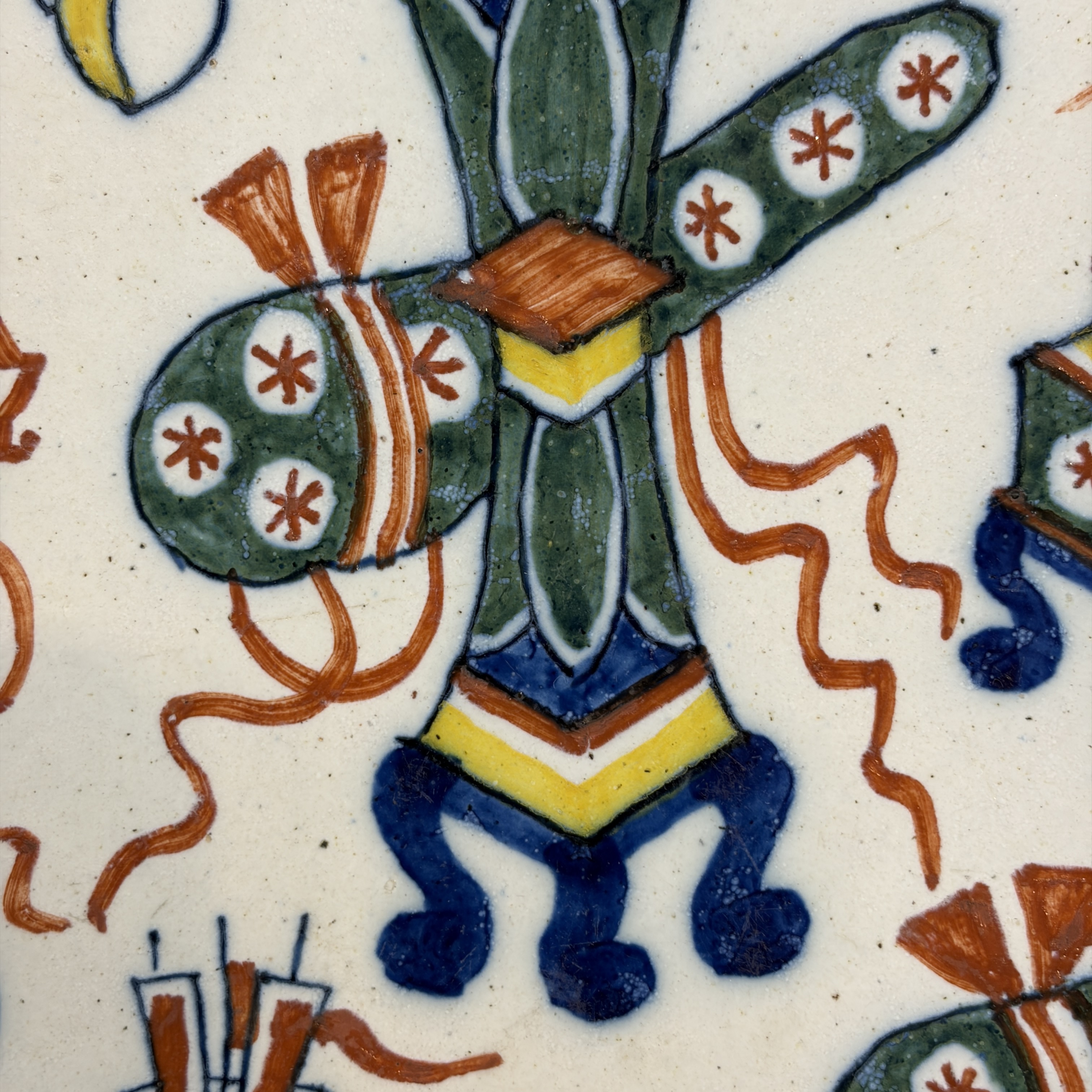     A pair of Dutch Delft blue and white and polychrome ‘Hundred Antiques’ plates — photo 26