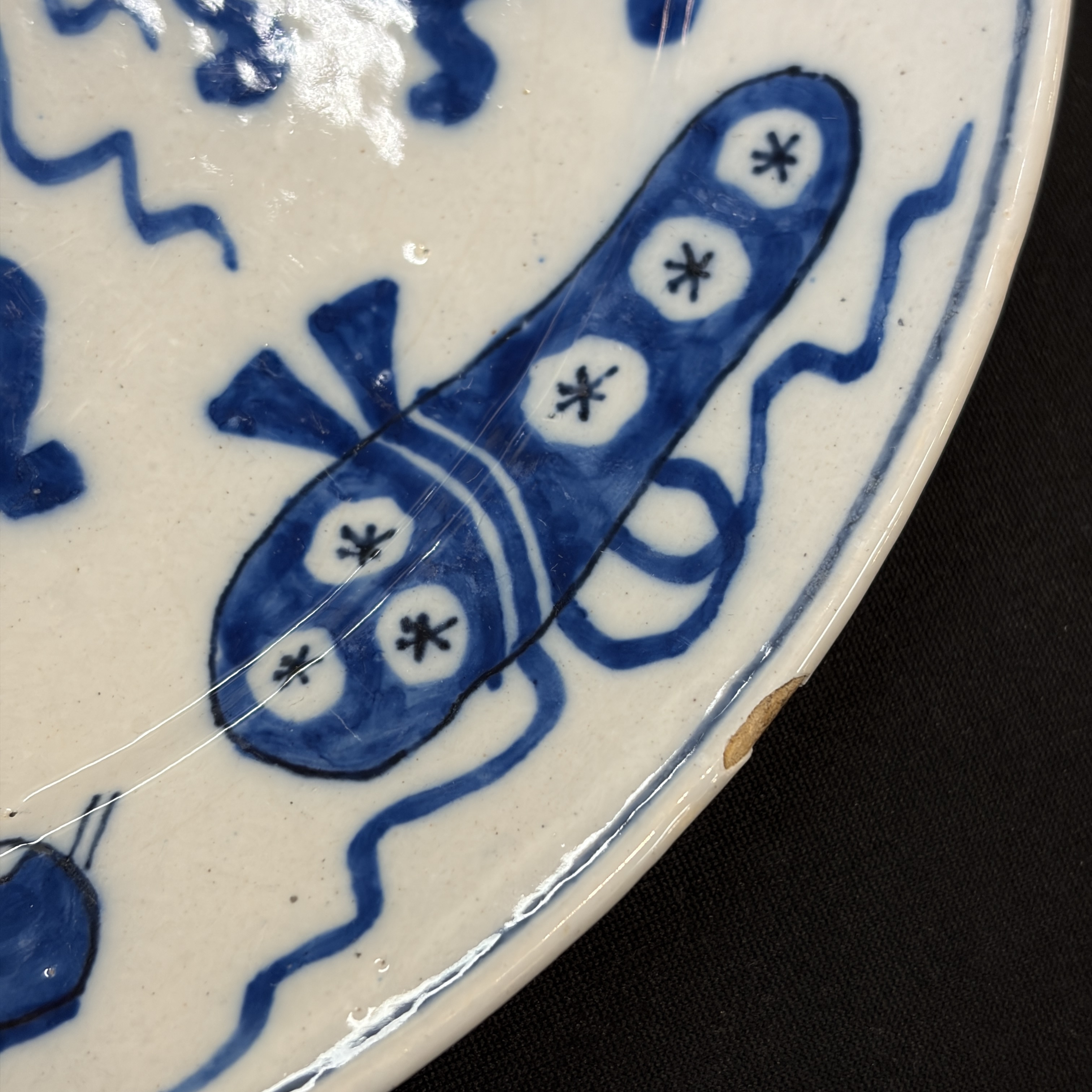     A pair of Dutch Delft blue and white and polychrome ‘Hundred Antiques’ plates — photo 7