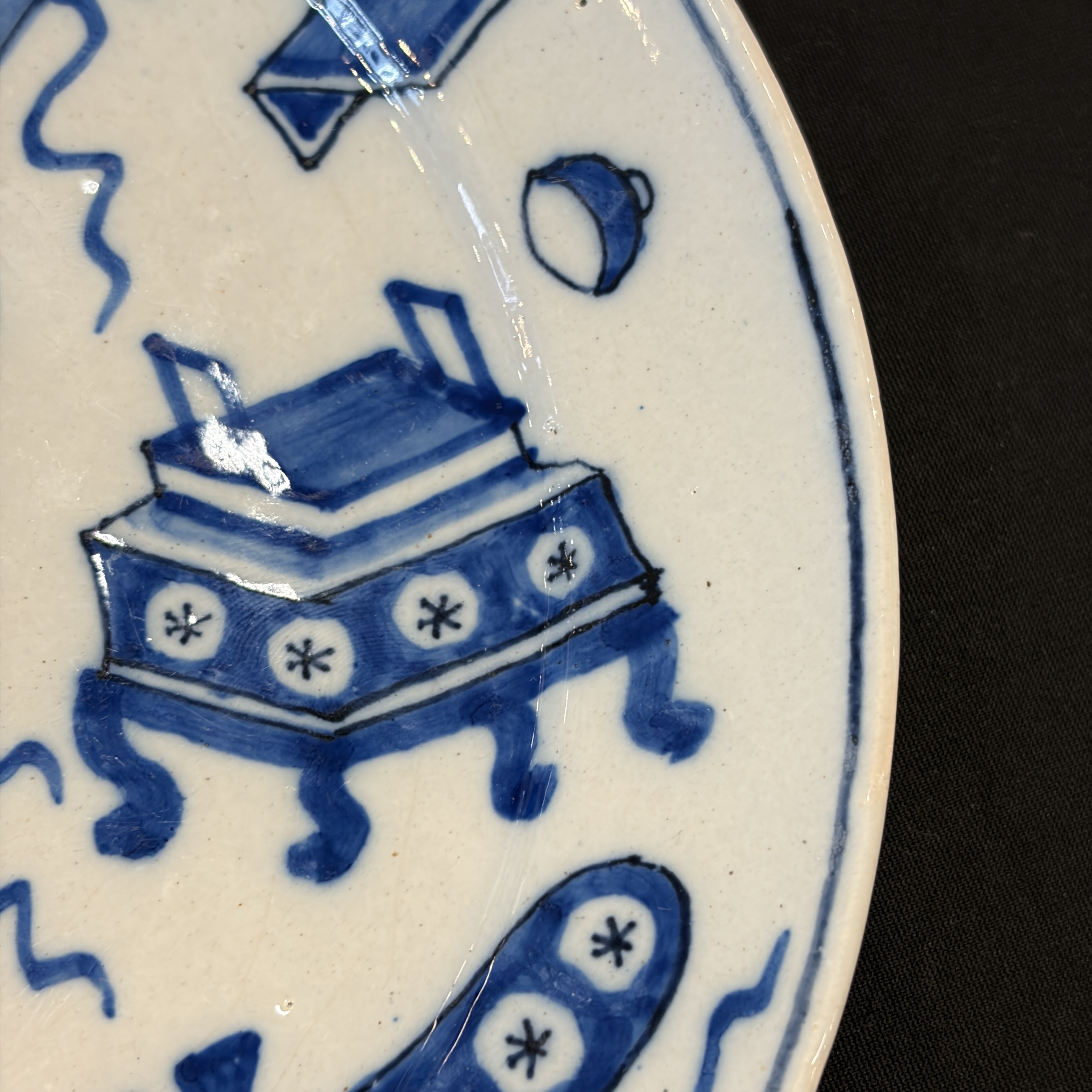     A pair of Dutch Delft blue and white and polychrome ‘Hundred Antiques’ plates — photo 8