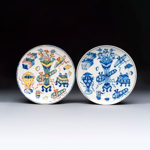     A pair of Dutch Delft blue and white and polychrome ‘Hundred Antiques’ plates — photo 1