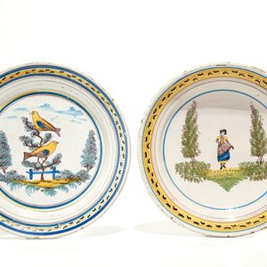 Two polychrome Brussels faience dishes, 1st half 19th C. — photo 1
