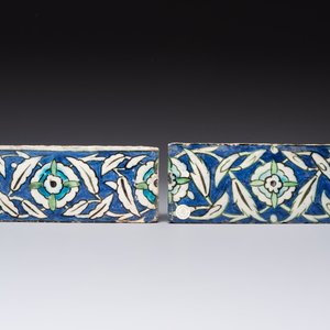 Two polychrome Damascus pottery border tiles with floral design, 17th C. — photo 1