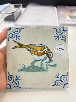 Two polychrome Dutch Delft 'bird' tiles, 17th C. — photo 1