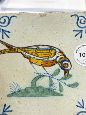 Two polychrome Dutch Delft 'bird' tiles, 17th C. — photo 2