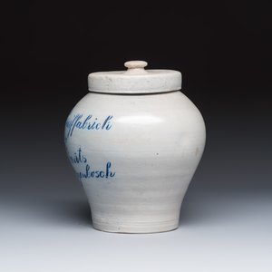 Two polychrome Dutch Delft dishes, a blue and white 'Peacock' dish and a tobacco jar — photo 3