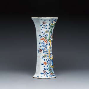 Two polychrome Dutch Delft dishes and a relief-moulded vase — 照片 5