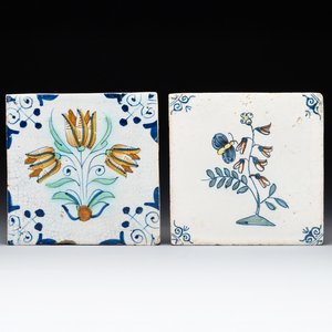 Two polychrome Dutch Delft 'flower' and 'butterfly and flower' tiles, 17th C. — 照片 1