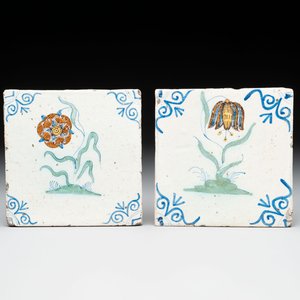 Two polychrome Dutch Delft 'flower' tiles, 17th C. — photo 1