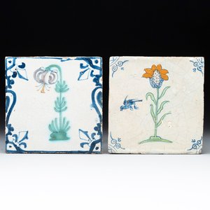 Two polychrome Dutch Delft 'flower' tiles, 17th C. — 照片 1