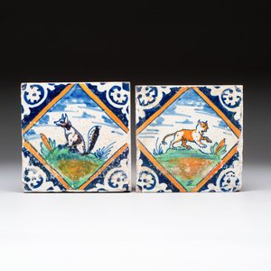 Two polychrome Dutch Delft maiolica 'leopard' and 'fox' tiles, late 16th C. — 照片 1