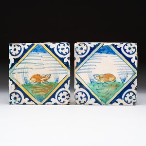 Two polychrome Dutch Delft maiolica 'rabbit' tiles, late 16th C. — 照片 1