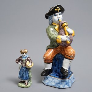 Two polychrome Dutch Delft models of a bagpipe player and a lady, 19th C. — photo 1
