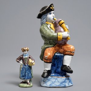 Two polychrome Dutch Delft models of a bagpipe player and a lady, 19th C. — photo 2