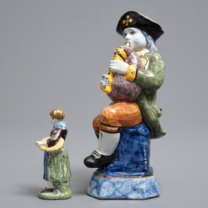 Two polychrome Dutch Delft models of a bagpipe player and a lady, 19th C. — photo 5