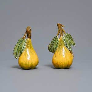 Two polychrome Dutch Delft models of pears, 18th C. — 照片 2
