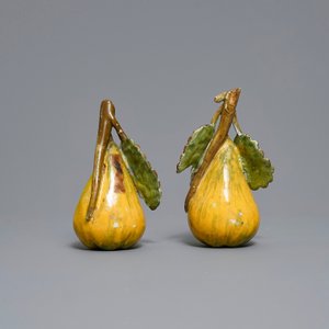 Two polychrome Dutch Delft models of pears, 18th C. — 照片 4