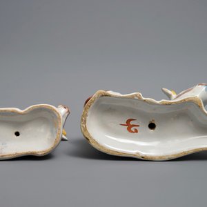 Two polychrome Dutch Delft models of recumbent cows, 18th C. — 照片 6