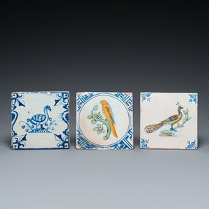 Two polychrome Dutch Delft tiles with a parrot and a peacock, and a blue and white one with a goose, 17th C. — 照片 1