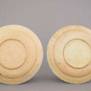 Two polychrome French faience dishes, probably Lille, Wamps-Masquelier workshop, late 18th C.v — 照片 4