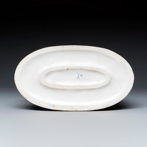 Two polychrome 'Hand Kiss' and 'Musician' porcelain groups — foto 13