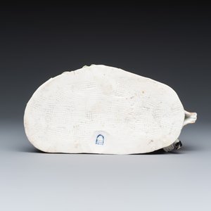 Two polychrome 'Hand Kiss' and 'Musician' porcelain groups — foto 7