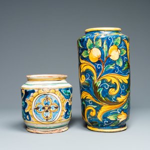Two polychrome Italian maiolica albarelli, Caltagirone, 18/19th C. — photo 3