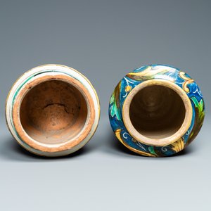 Two polychrome Italian maiolica albarelli, Caltagirone, 18/19th C. — photo 5