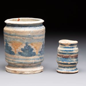Two polychrome maiolica albarello-shaped ointment jars, Antwerp or Northern Netherlands, late 16th C. — photo 1