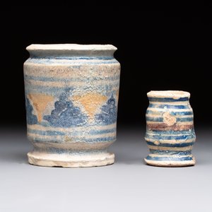 Two polychrome maiolica albarello-shaped ointment jars, Antwerp or Northern Netherlands, late 16th C. — photo 3