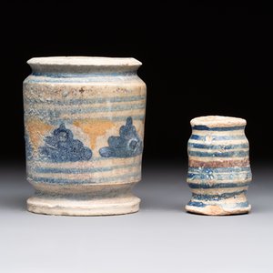 Two polychrome maiolica albarello-shaped ointment jars, Antwerp or Northern Netherlands, late 16th C. — photo 4