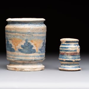 Two polychrome maiolica albarello-shaped ointment jars, Antwerp or Northern Netherlands, late 16th C. — photo 5