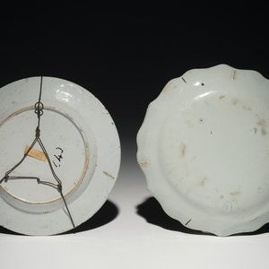 Two polychrome Tournai faience plates, 18th C. — photo 2