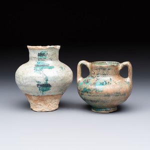 Two Raqqa turquoise-glazed pottery jars with black design, Syria, 12/13th C. — 照片 1