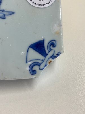 Two rare Chinese blue and white tiles with a scholar and a guardian, Transitional period — 照片 14