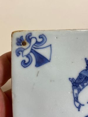 Two rare Chinese blue and white tiles with a scholar and a guardian, Transitional period — 照片 16